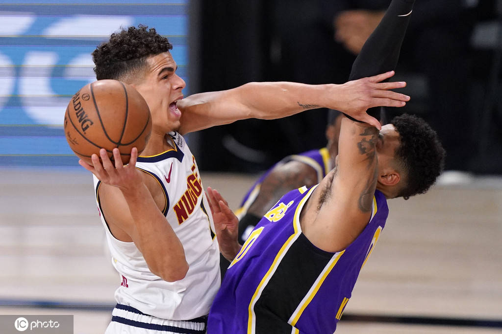 JackeyLove迎来二十赛季高光表现，掘金球迷沸腾！(jackeylove22杀哪一局)